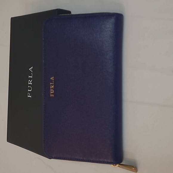 Furla Authentic Babylon Leather Zip Around Plum XL Wallet New In Box - Picture 2 of 12